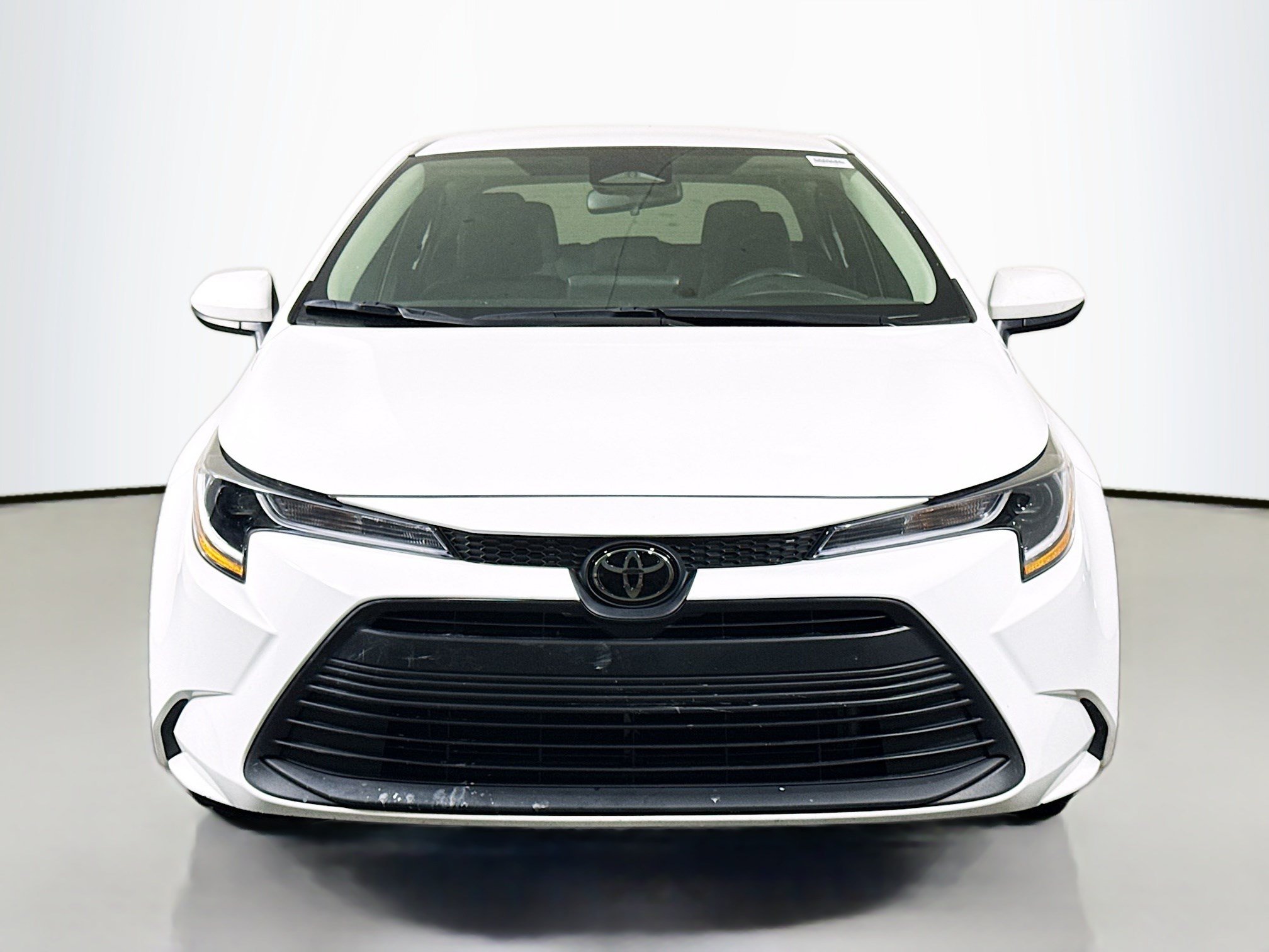 Used 2025 Toyota Corolla LE FWD image 2