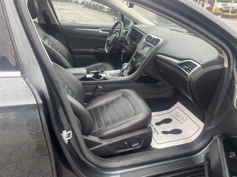 Used 2015 Ford Fusion SE w/ Equipment Group 202A FWD image 14