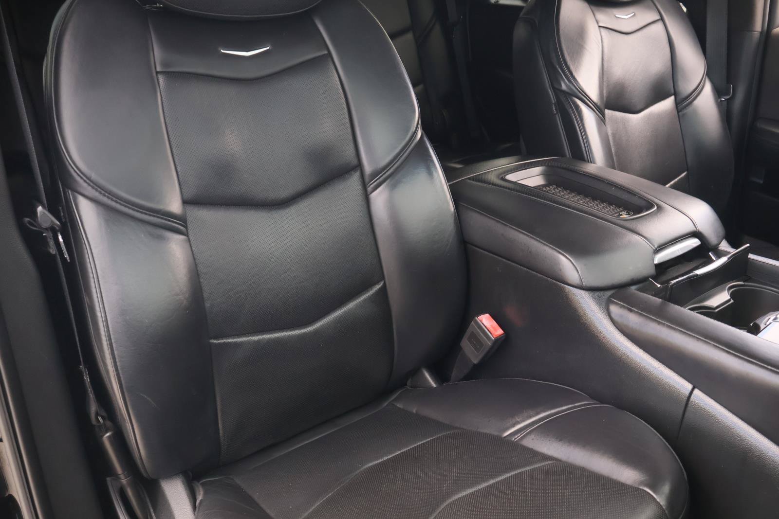 Used 2018 Cadillac Escalade Platinum AWD/4WD image 17