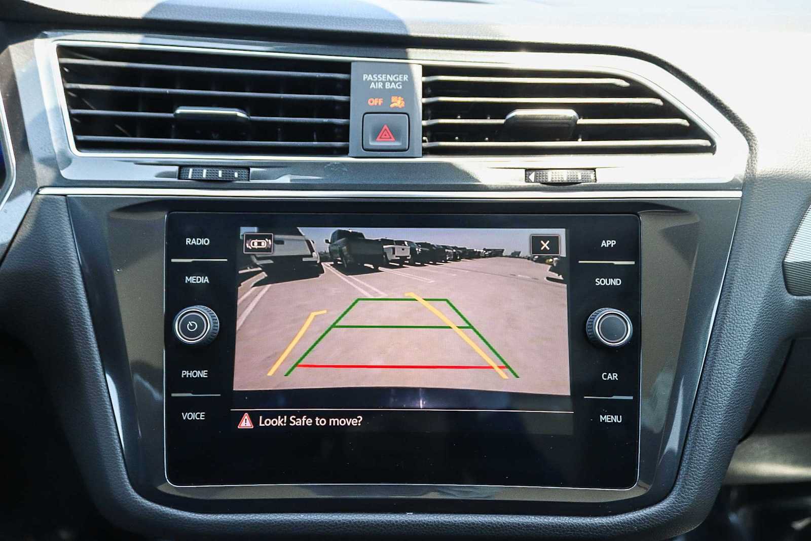 Used 2023 Volkswagen Tiguan SE w/ Panoramic Sunroof Package FWD image 25