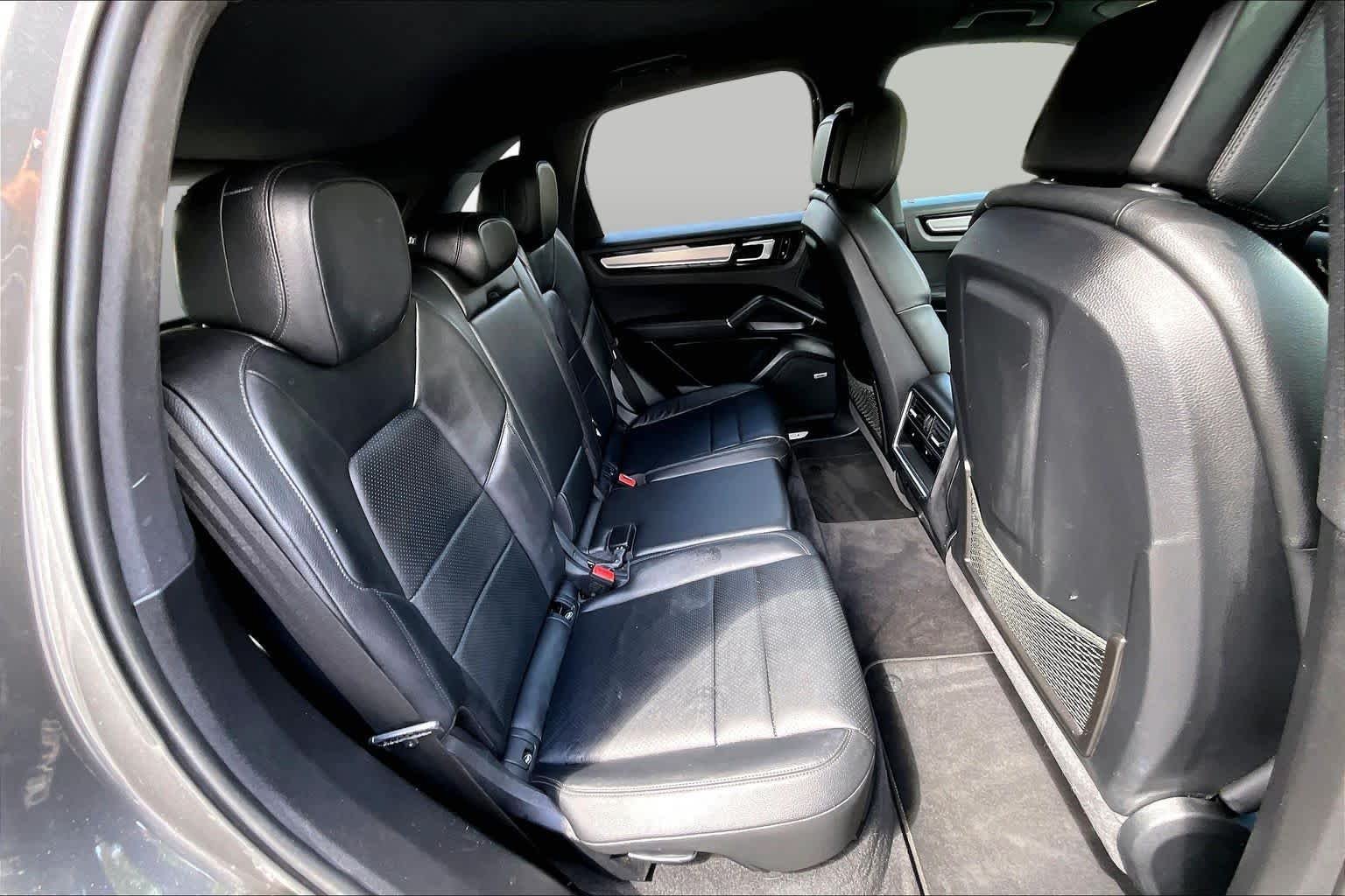 Used 2020 Porsche Cayenne AWD/4WD image 19