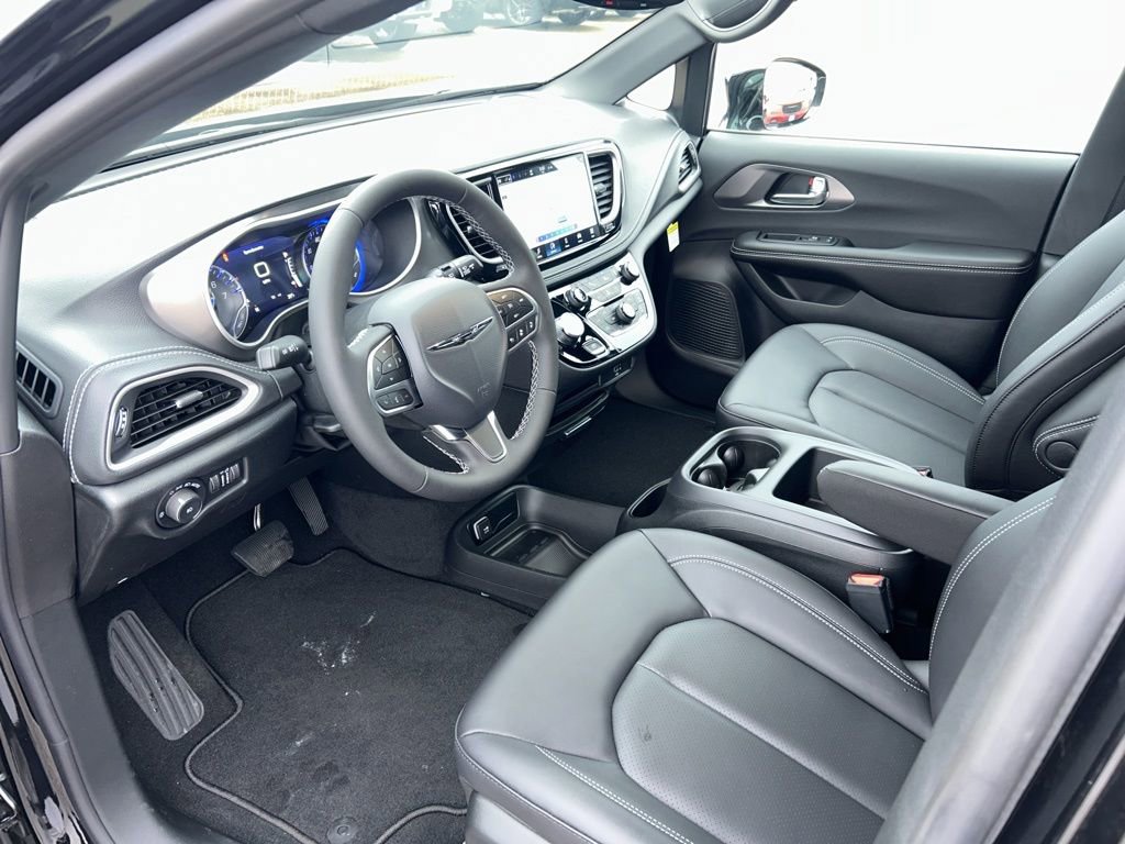 New 2026 Chrysler Pacifica Select image 13