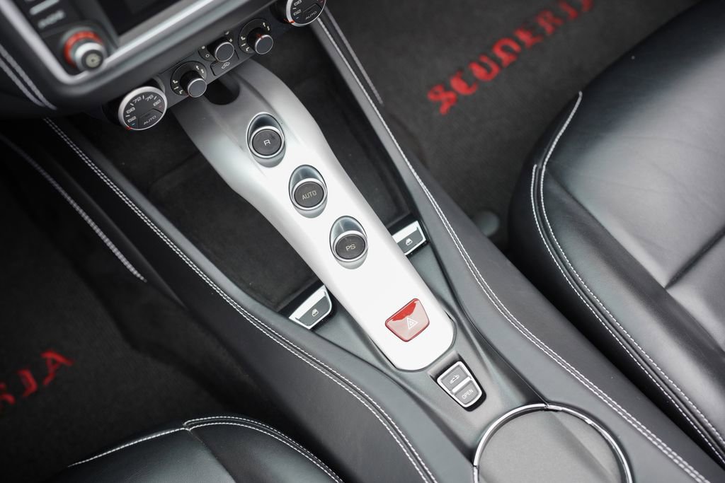 Used 2016 Ferrari California T image 33