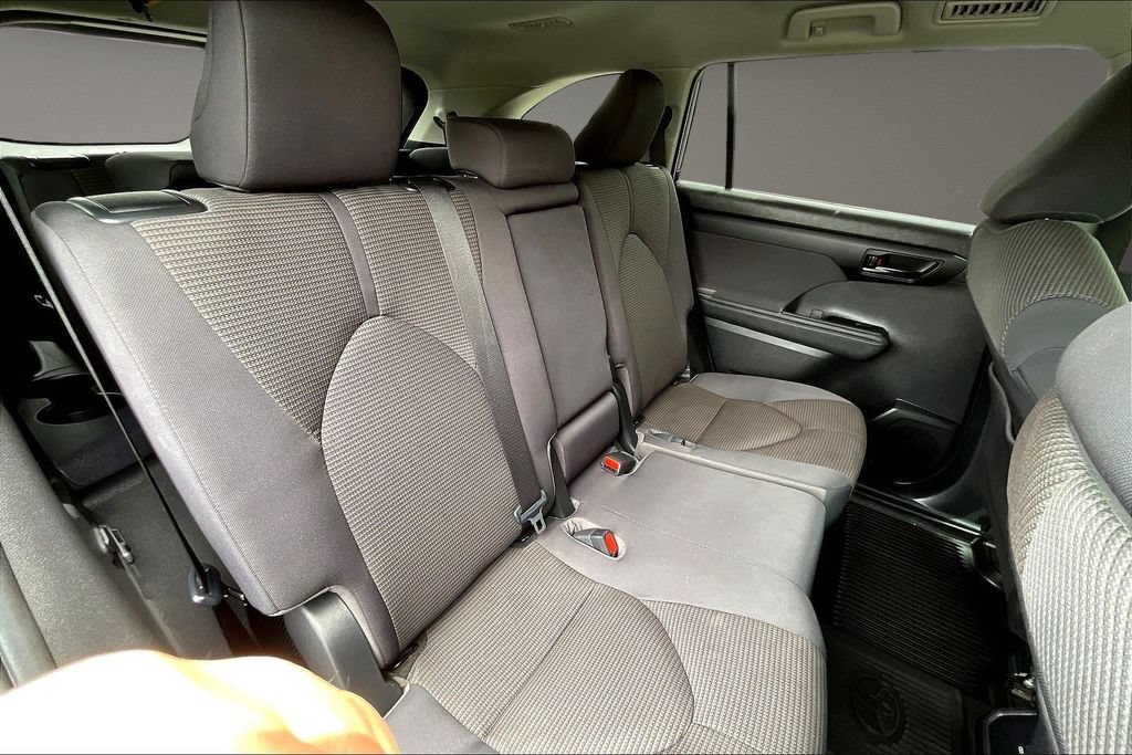 Used 2023 Toyota Highlander L FWD image 26