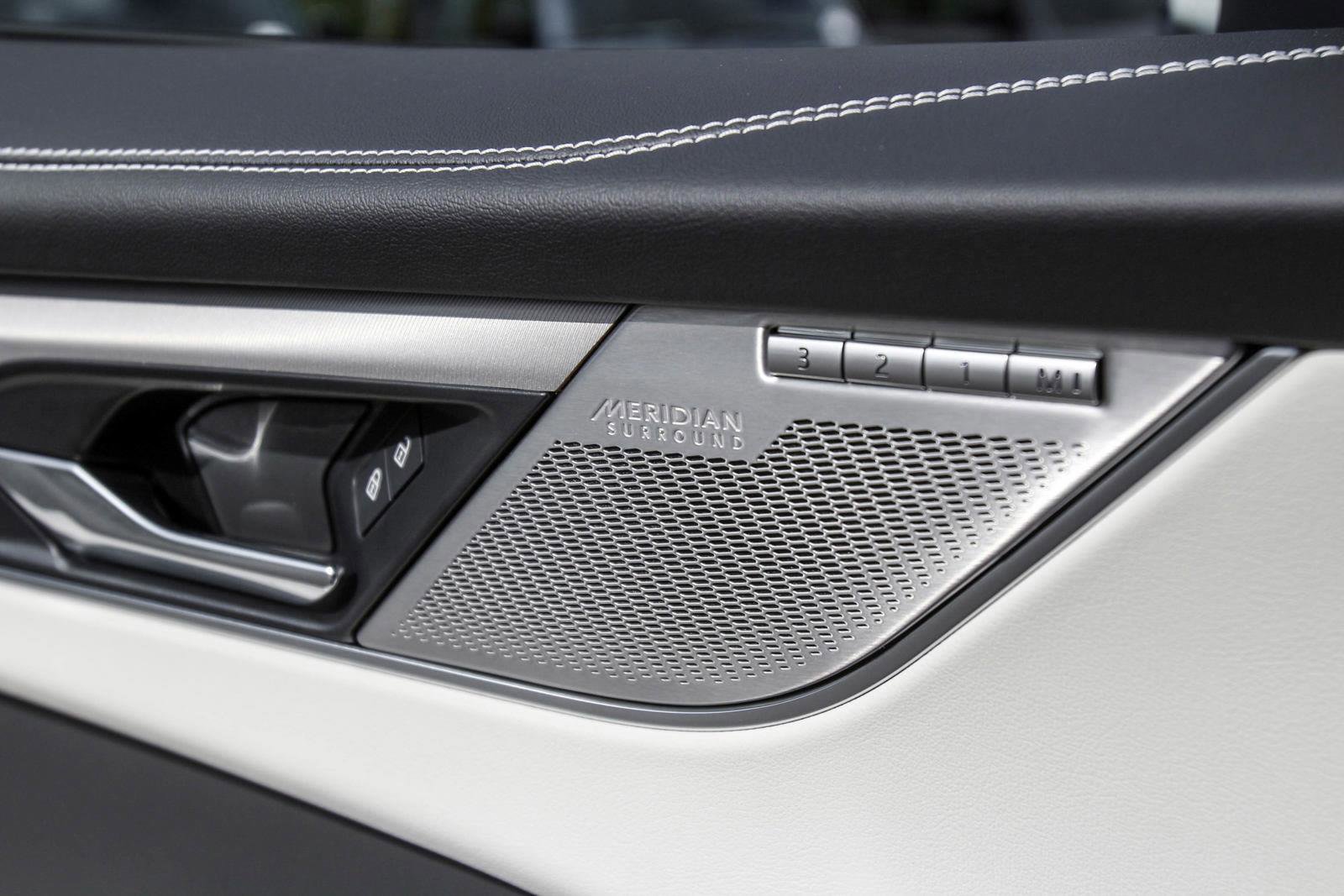 New 2025 Jaguar F-PACE R-Dynamic S image 25