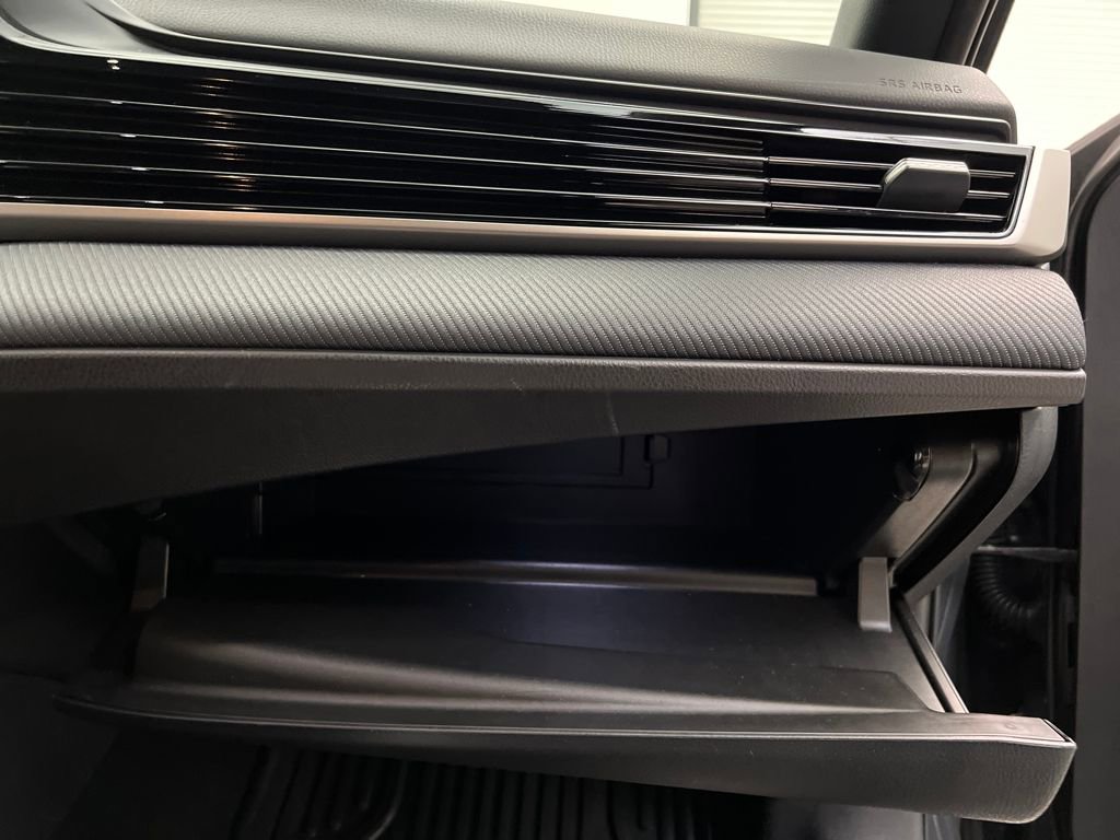 Used 2025 Toyota Camry SE FWD image 23