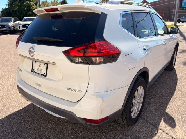 Used 2017 Nissan Rogue SV AWD/4WD image 4