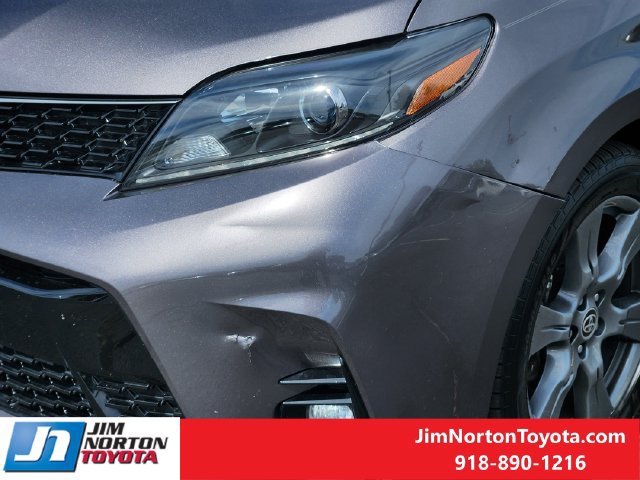 Used 2020 Toyota Sienna SE w/ SE Preferred Package FWD image 11