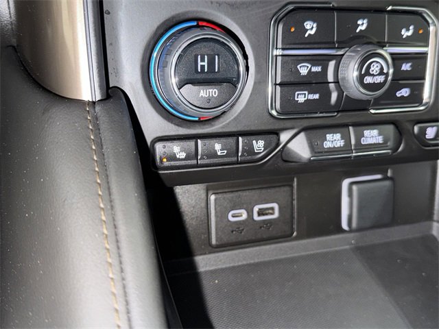 Used 2023 Chevrolet Suburban High Country image 31