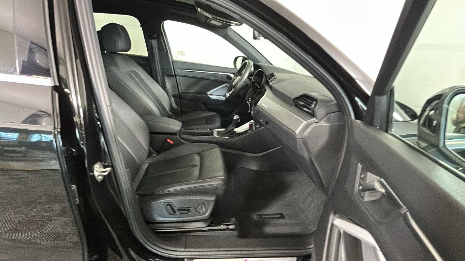 Used 2025 Audi Q3 2.0T Premium AWD/4WD image 31