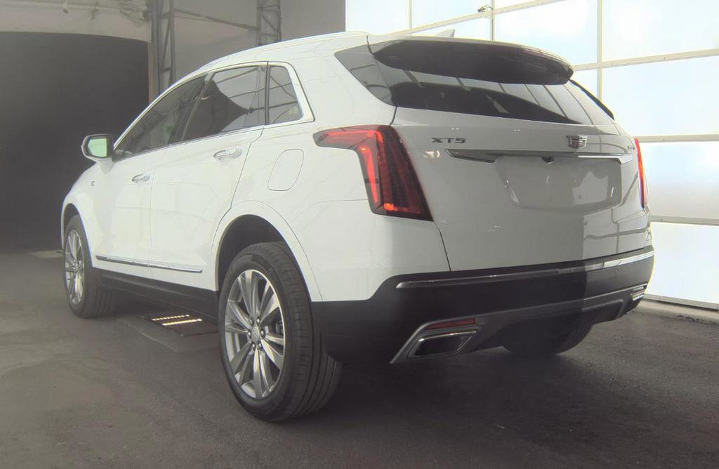 Used 2024 Cadillac XT5 Premium Luxury image 3