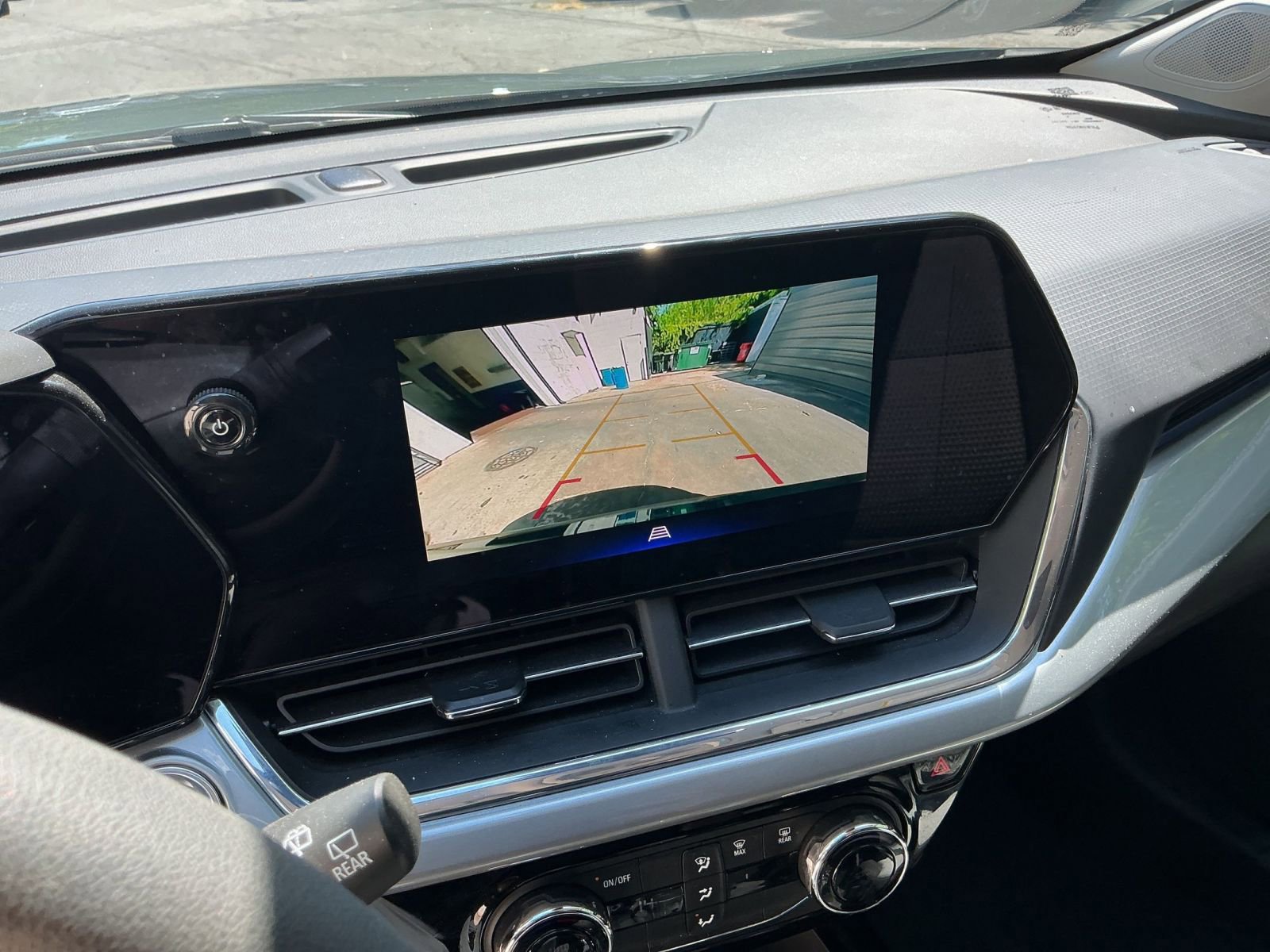Used 2025 Chevrolet Trax LT FWD image 20