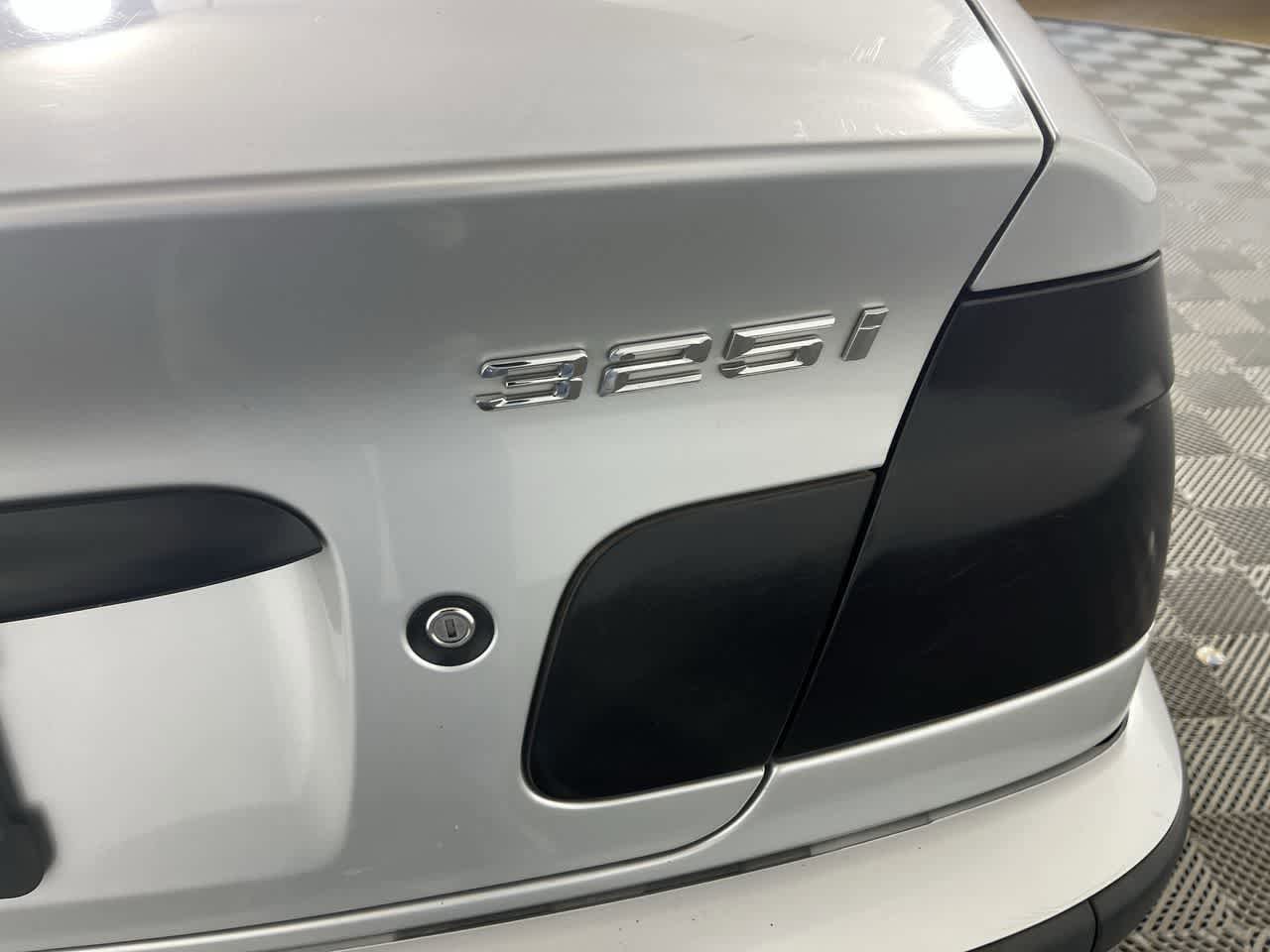 Used 2005 BMW 325i Sedan RWD image 12