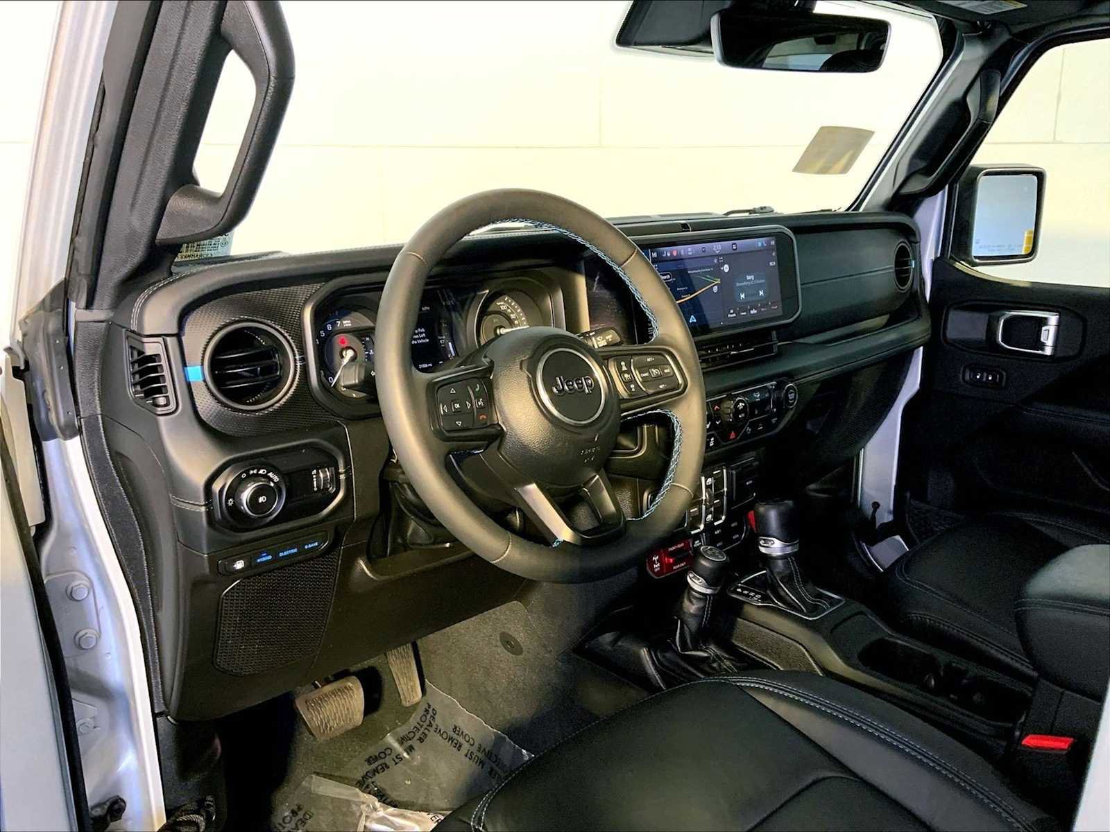 Used 2024 Jeep Wrangler Unlimited Rubicon 4xe AWD/4WD image 4