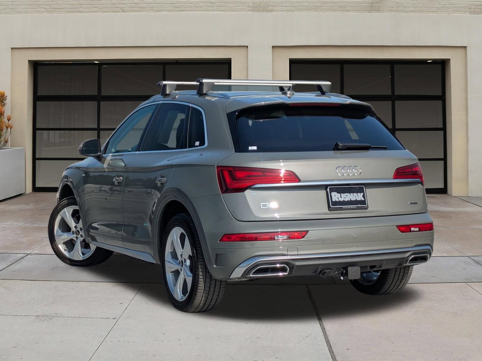 Used 2023 Audi Q5 2.0T Premium Plus w/ Premium Plus Package AWD/4WD image 2