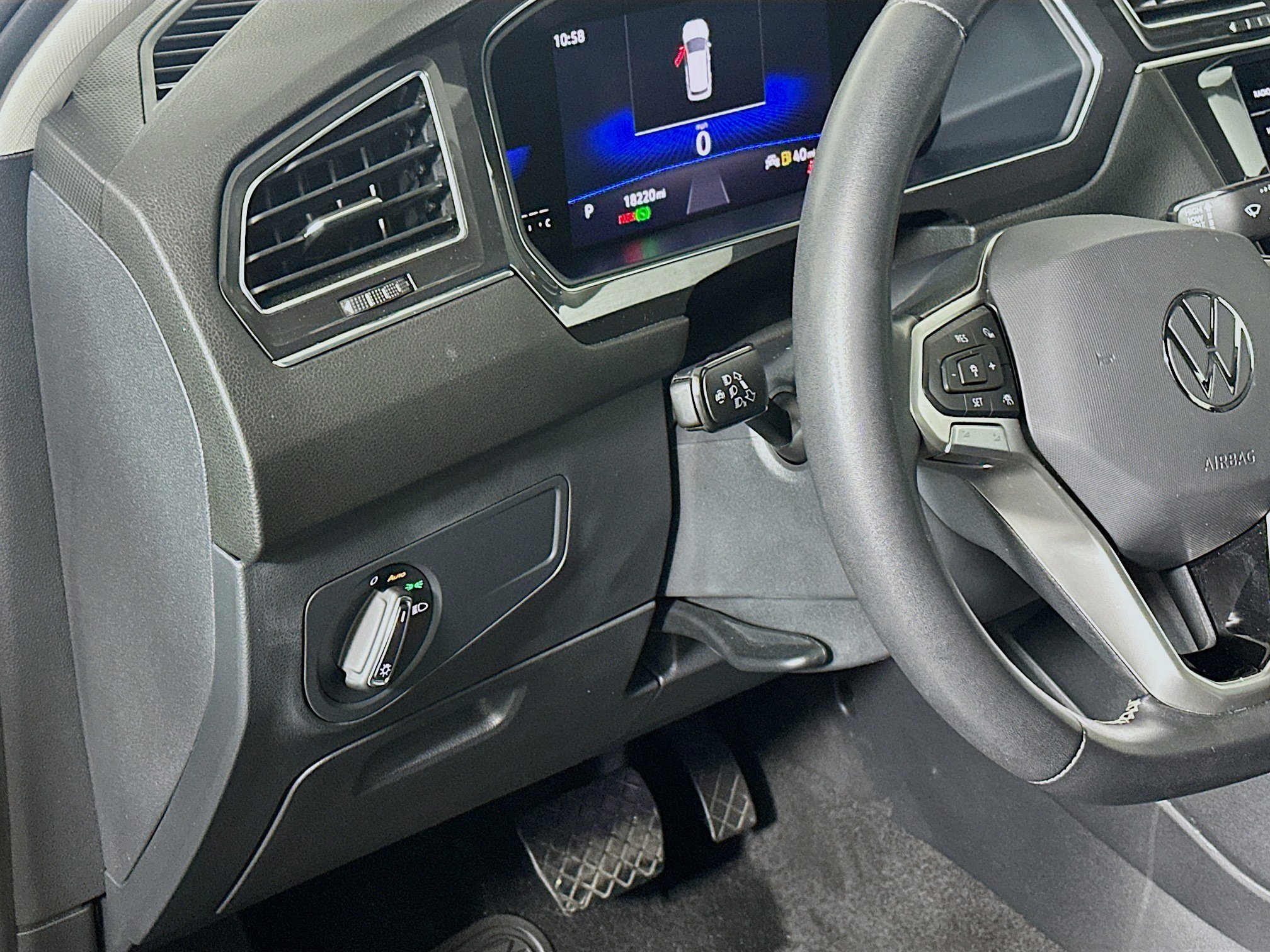 Used 2023 Volkswagen Tiguan SE FWD image 16