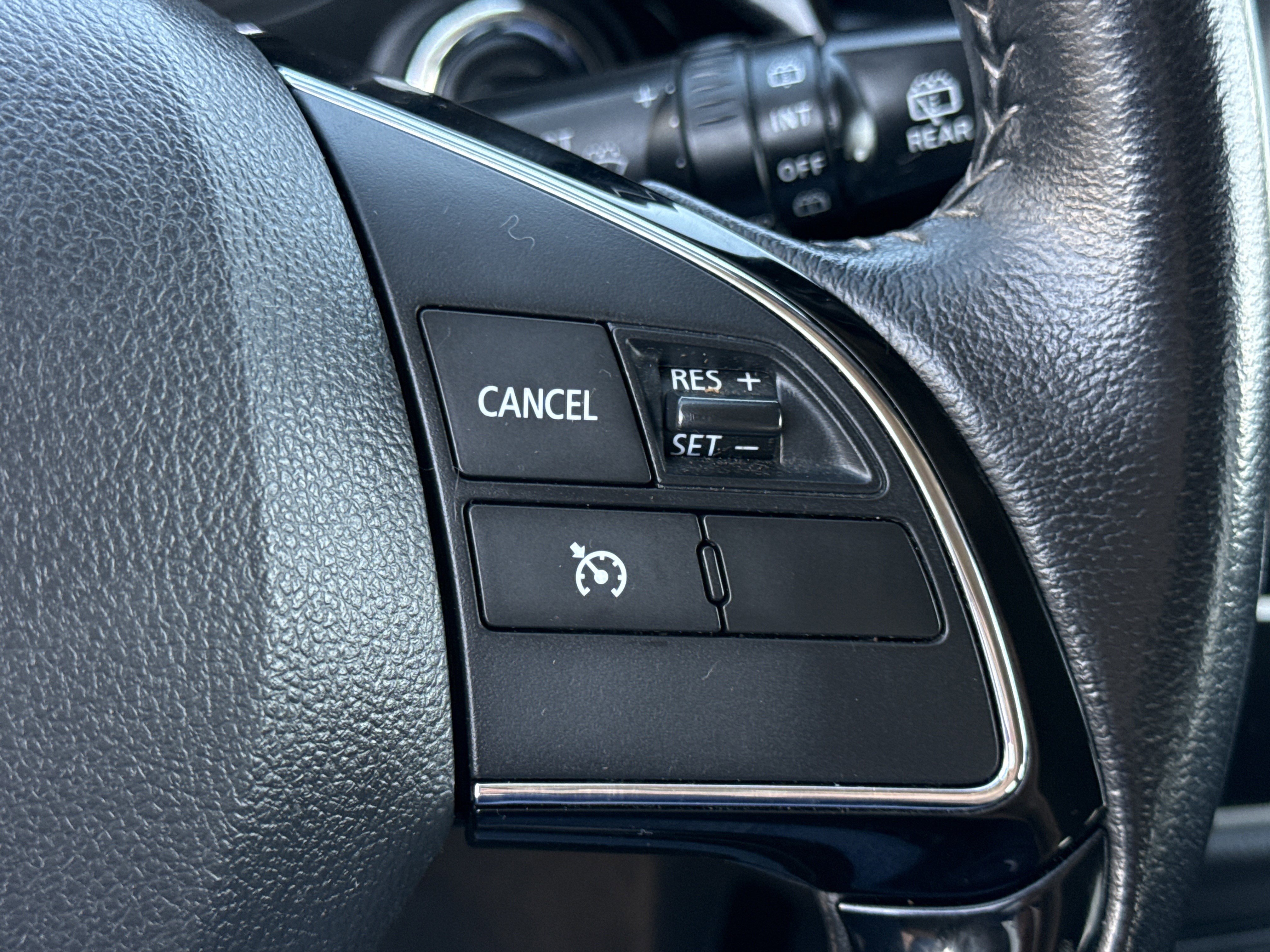 Used 2020 Mitsubishi Outlander AWD image 23