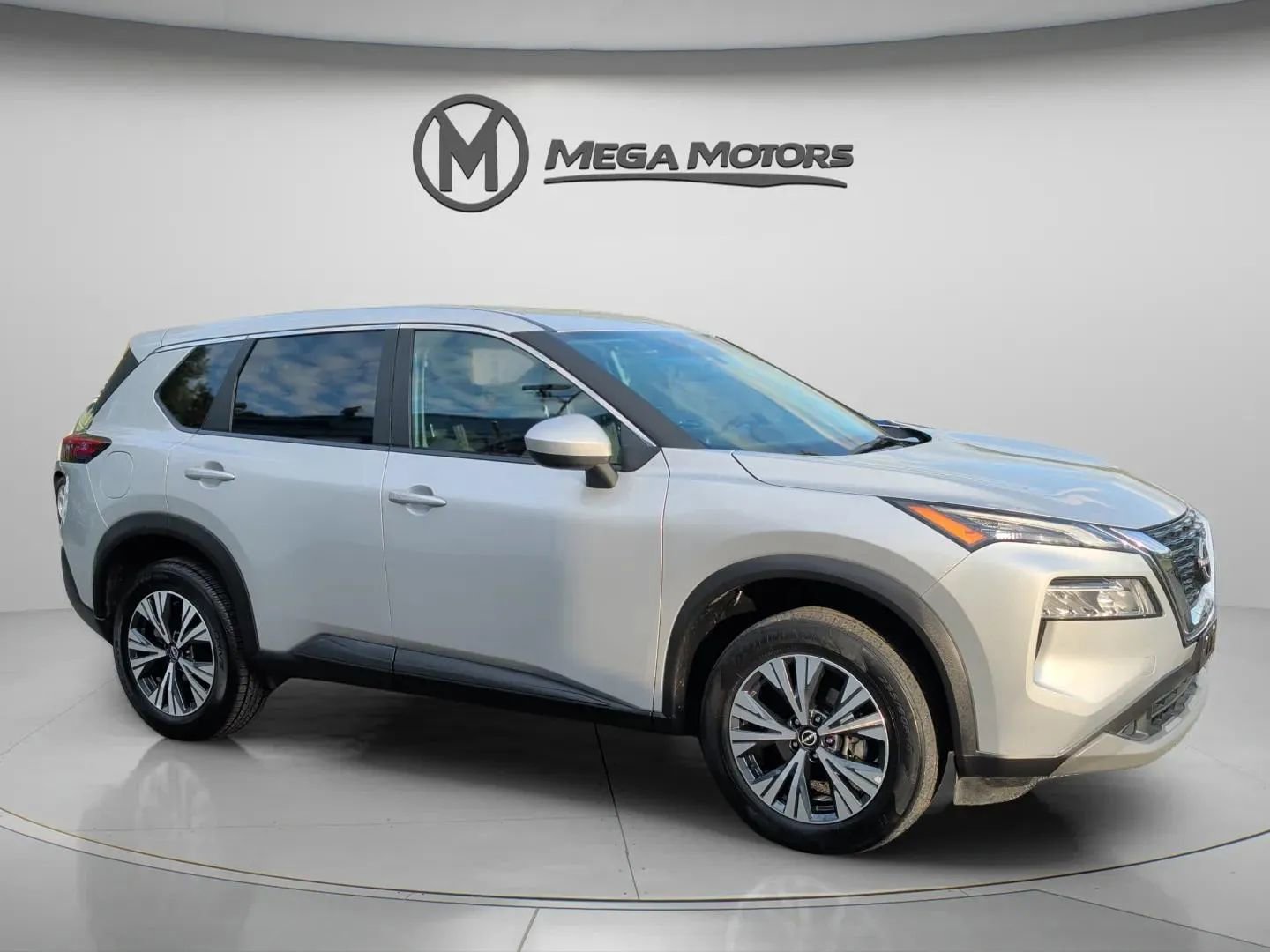 Used 2023 Nissan Rogue SV image 10