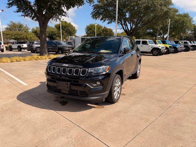 Used 2023 Jeep Compass Latitude AWD/4WD image 3