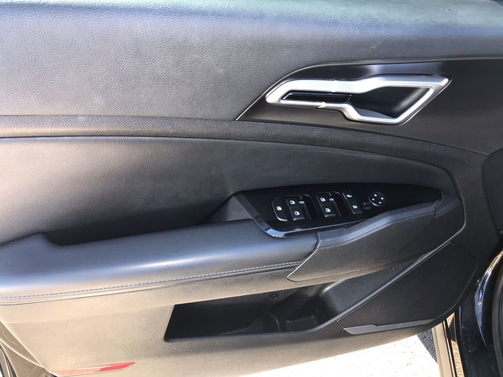 Used 2023 Kia Sportage EX image 13