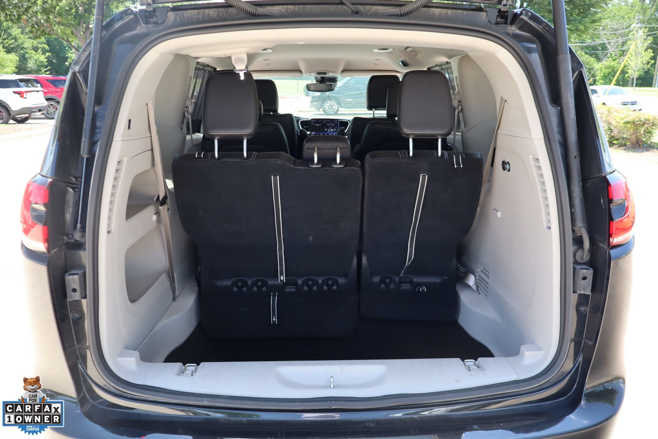 Used 2023 Chrysler Pacifica Touring-L FWD image 27