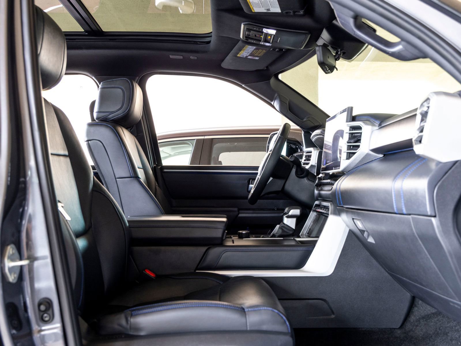 Used 2022 Toyota Tundra Platinum w/ Advanced Package image 27