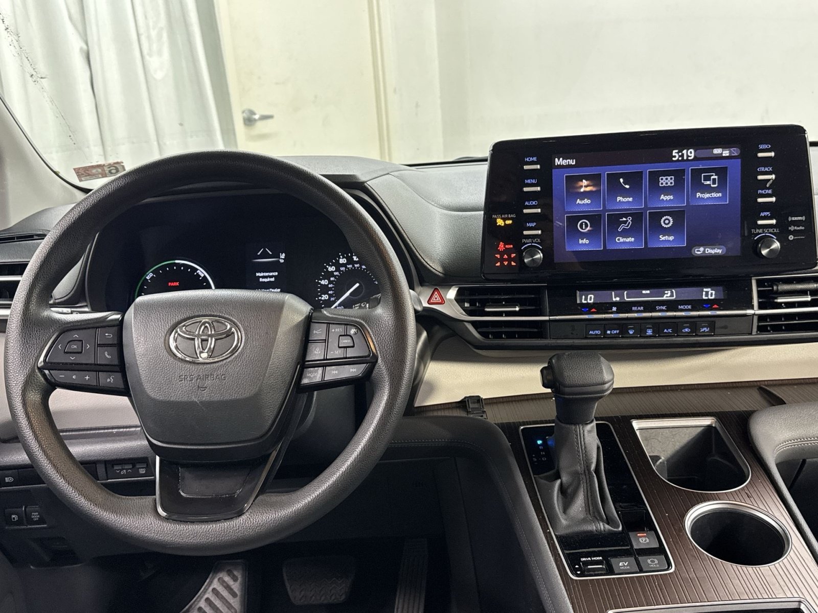 Used 2023 Toyota Sienna LE FWD image 35