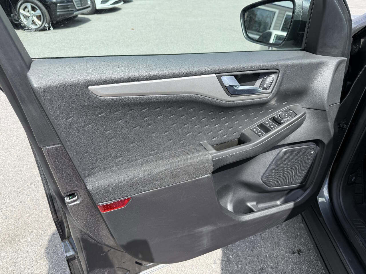 Used 2020 Ford Escape SE image 10