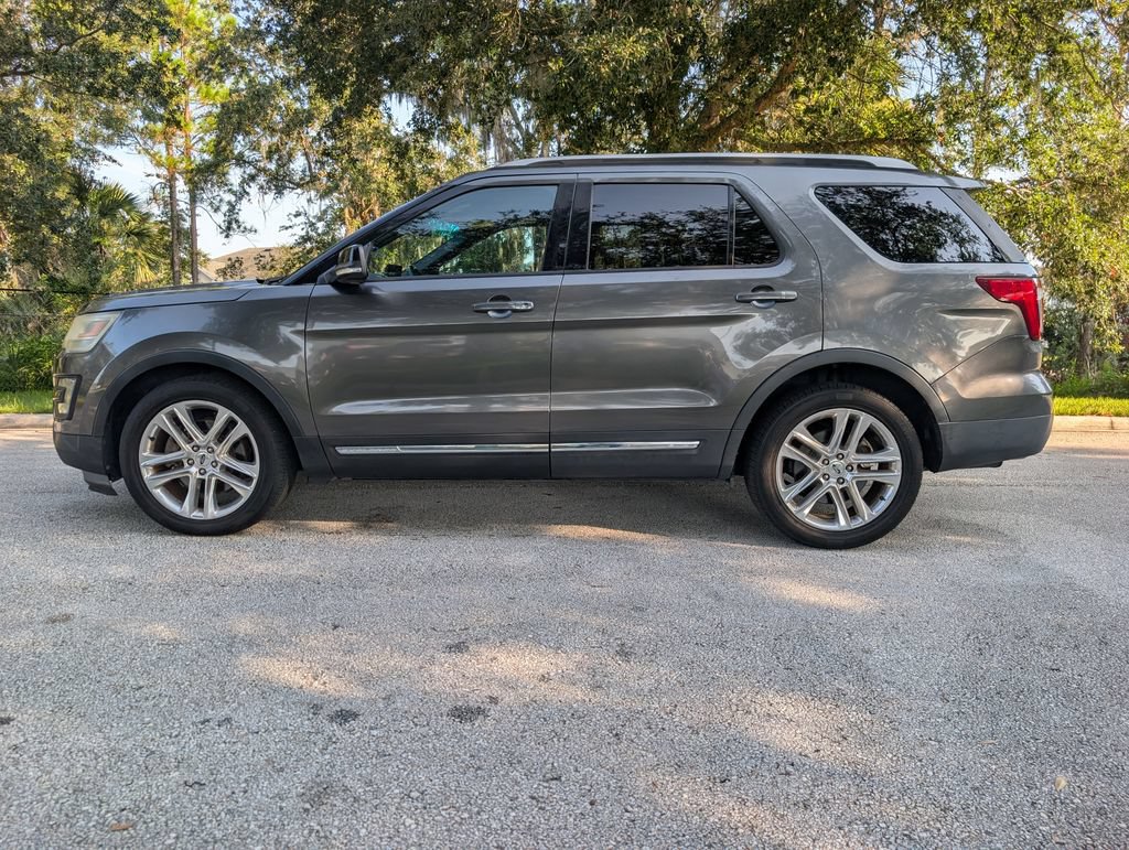 Used 2016 Ford Explorer XLT w/ Equipment Group 202A FWD image 4