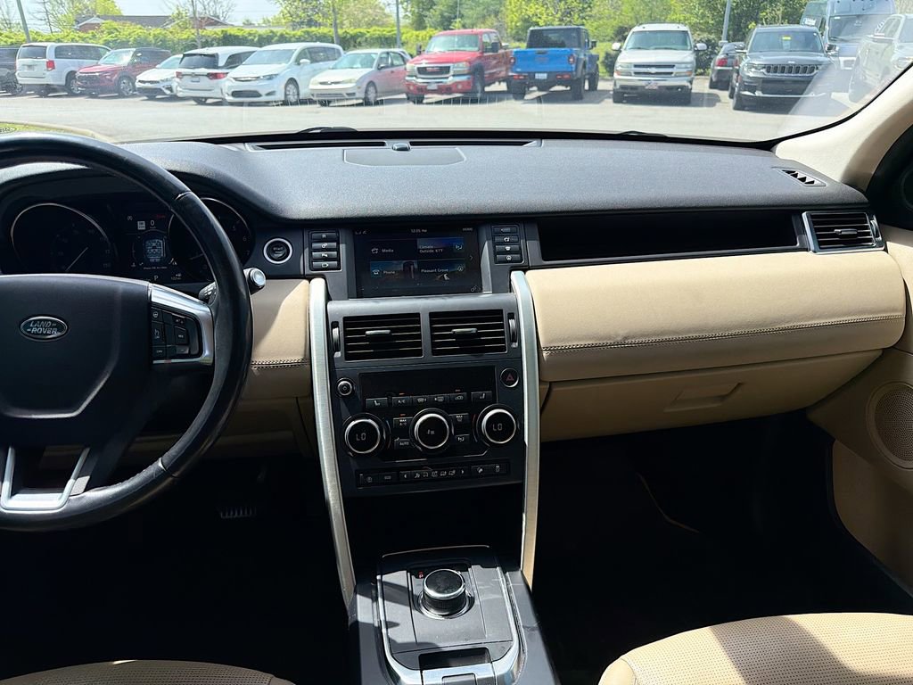 Used 2018 Land Rover Discovery Sport HSE image 19