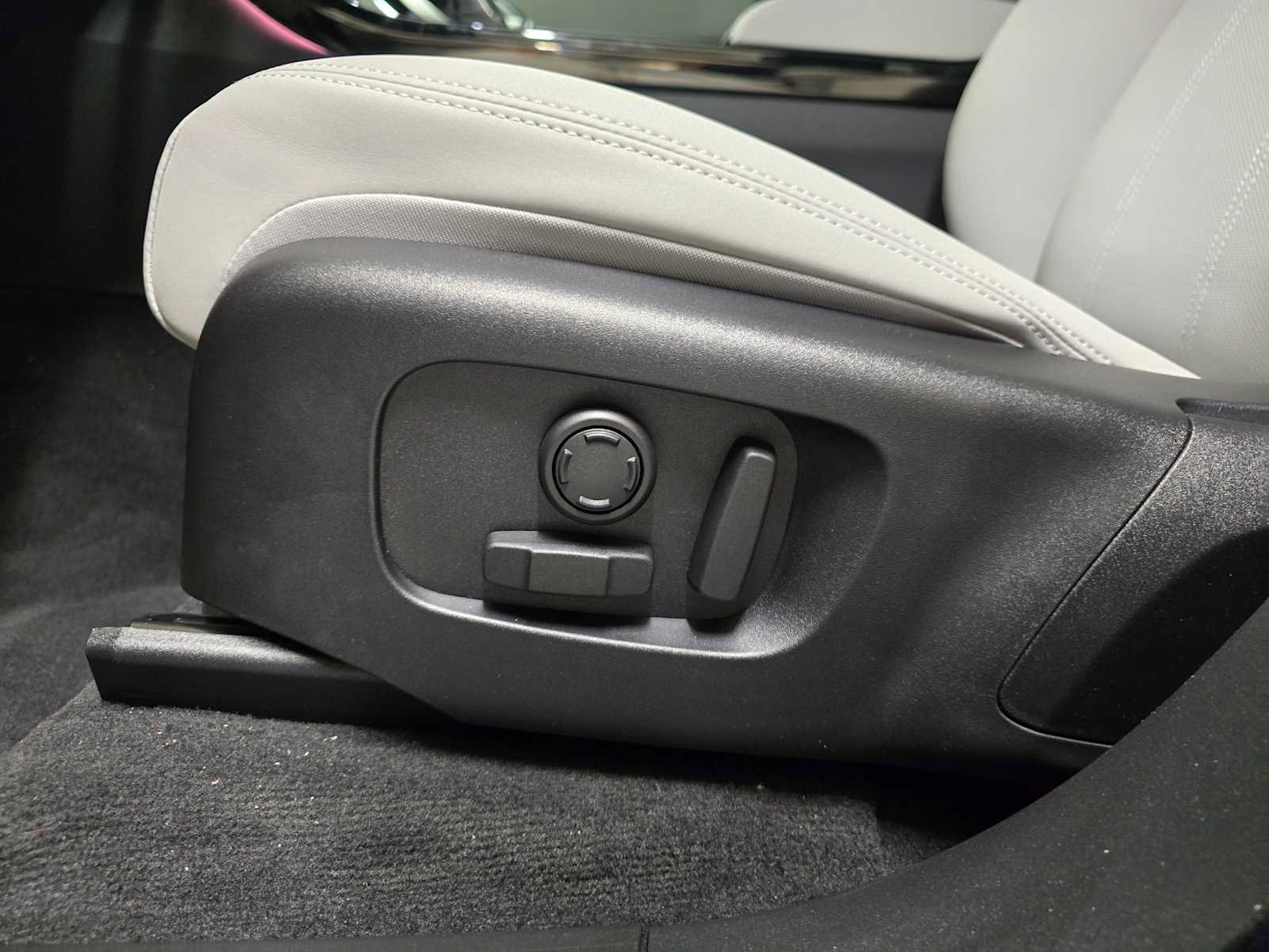 New 2026 Land Rover Range Rover Velar Dynamic SE image 26