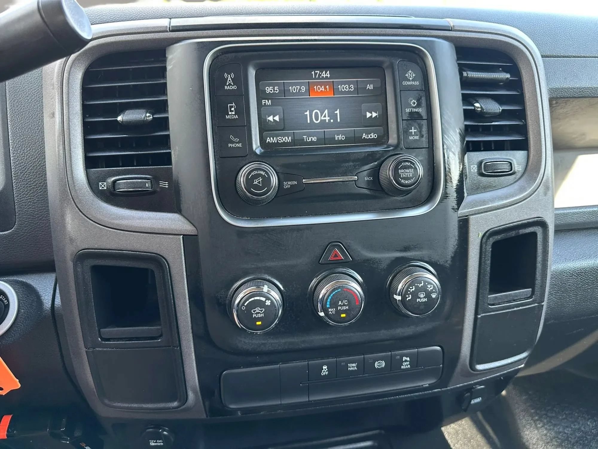 Used 2016 RAM 2500 ST AWD/4WD image 9