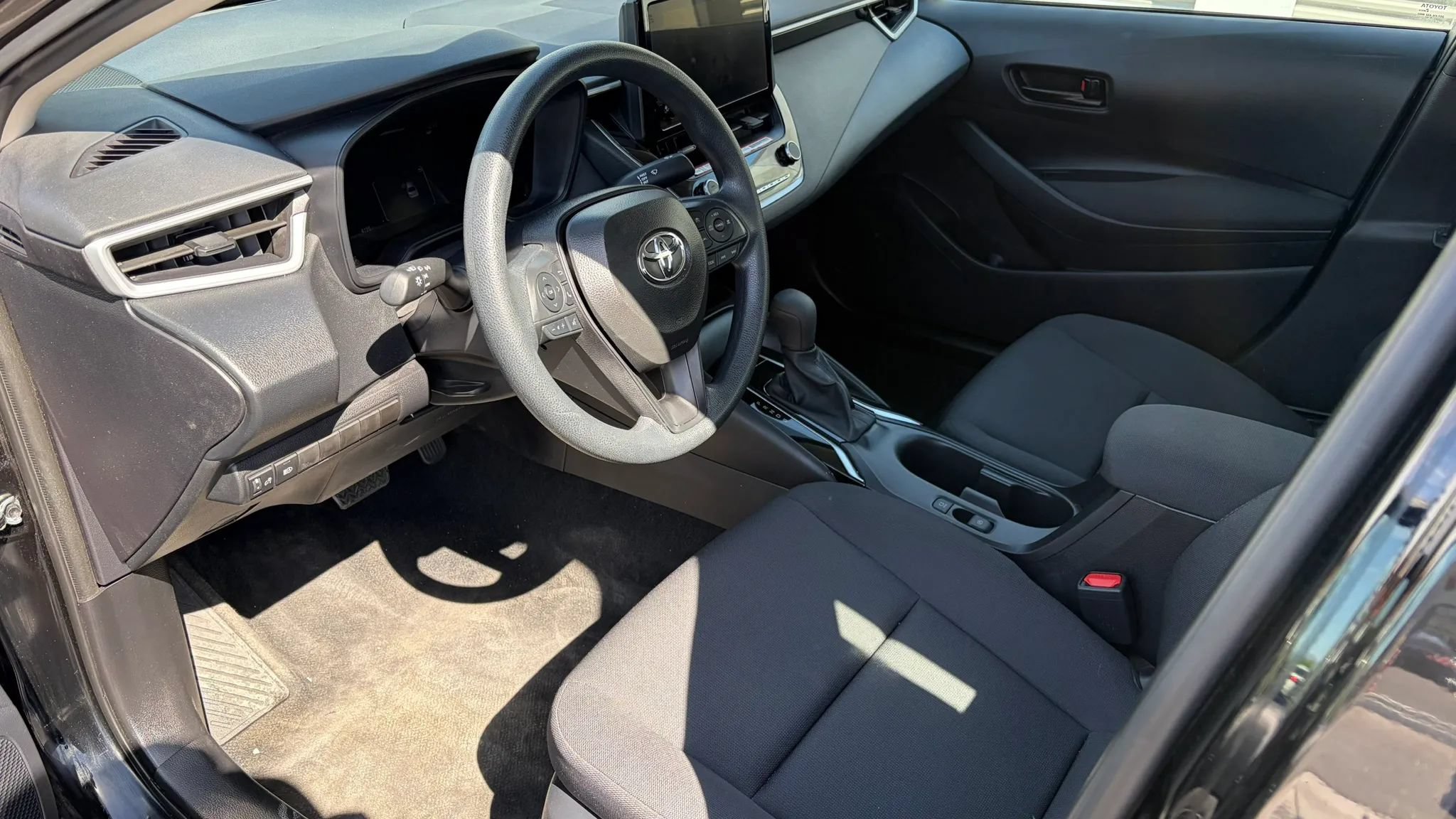 Used 2026 Toyota Corolla LE FWD image 10