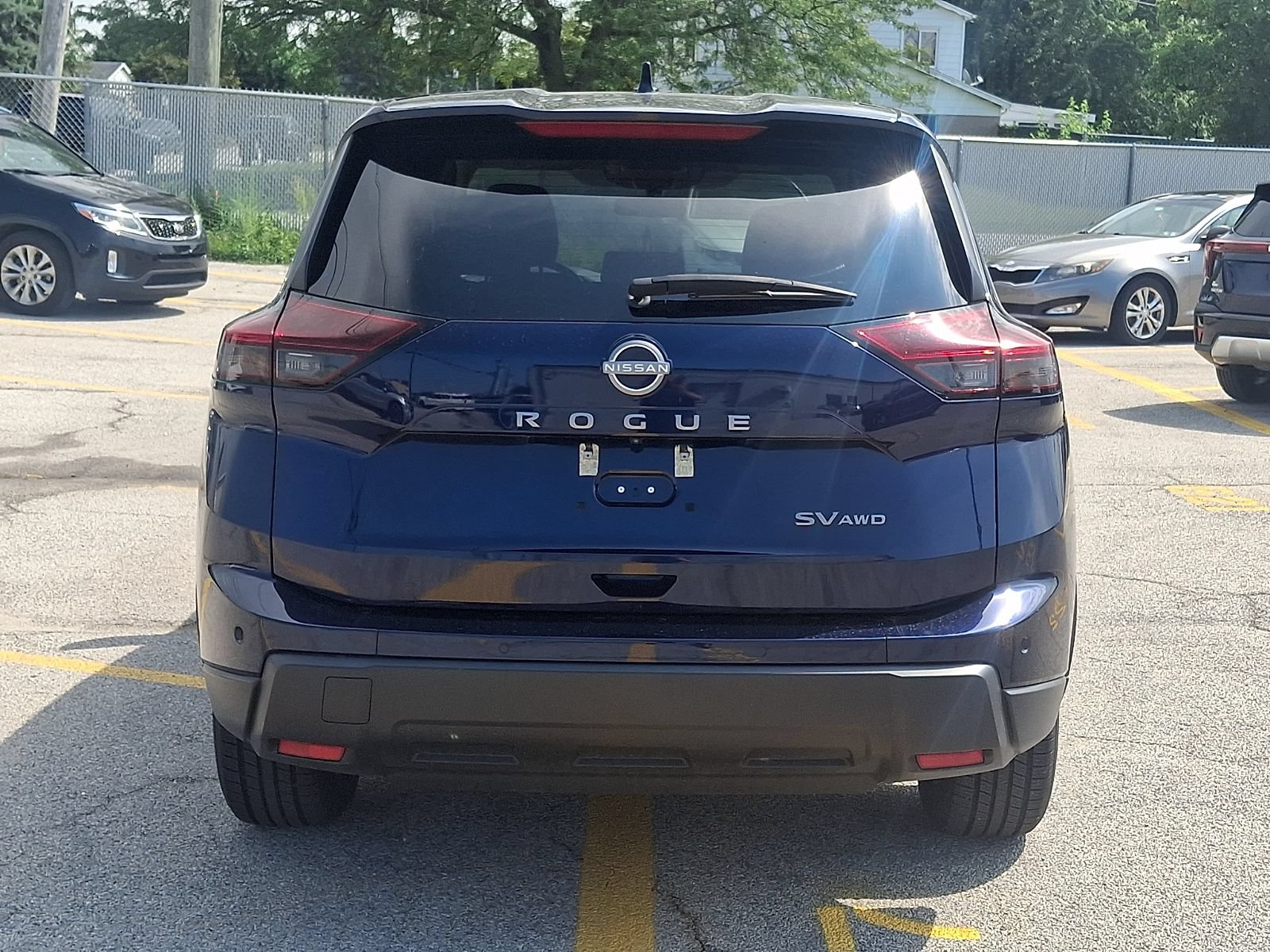 Used 2024 Nissan Rogue SV AWD/4WD image 3