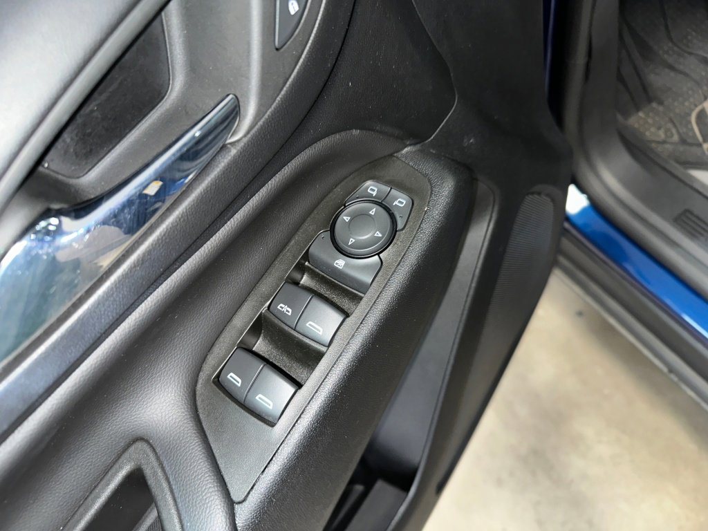 Used 2022 Chevrolet Equinox LT w/ LPO, Floor Liner Package image 5