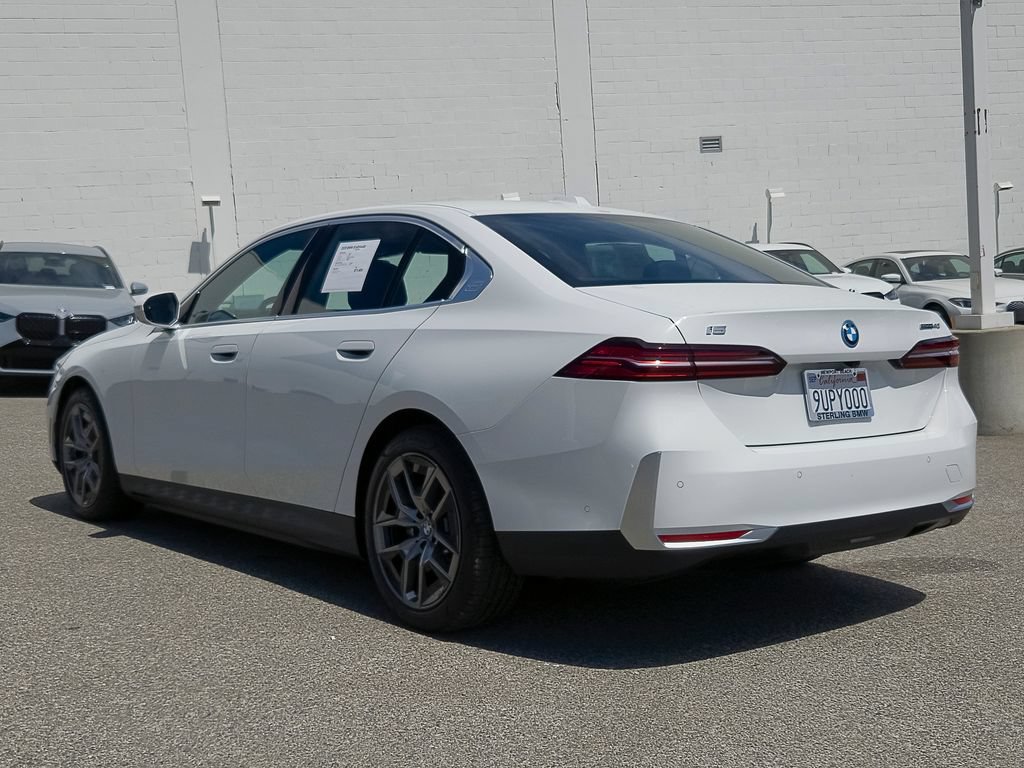 Used 2026 BMW i5 eDrive40 w/ Premium Package RWD image 25