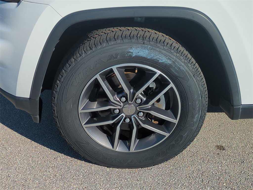 Used 2018 Jeep Grand Cherokee Limited image 12