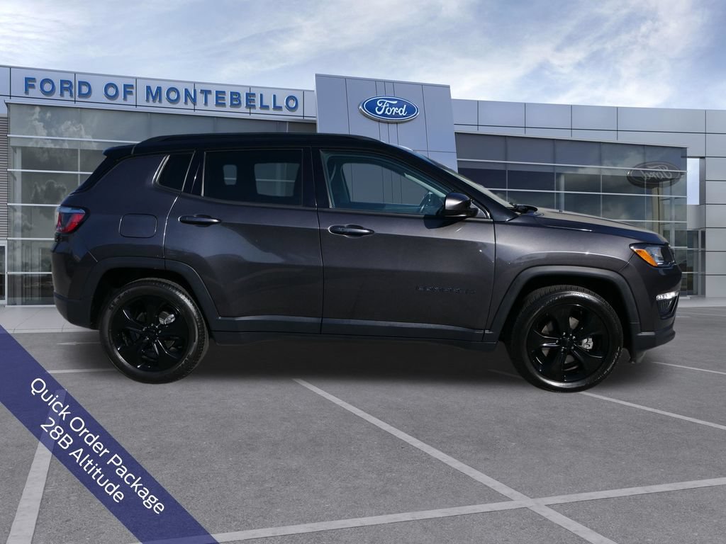 Used 2019 Jeep Compass Latitude FWD image 2