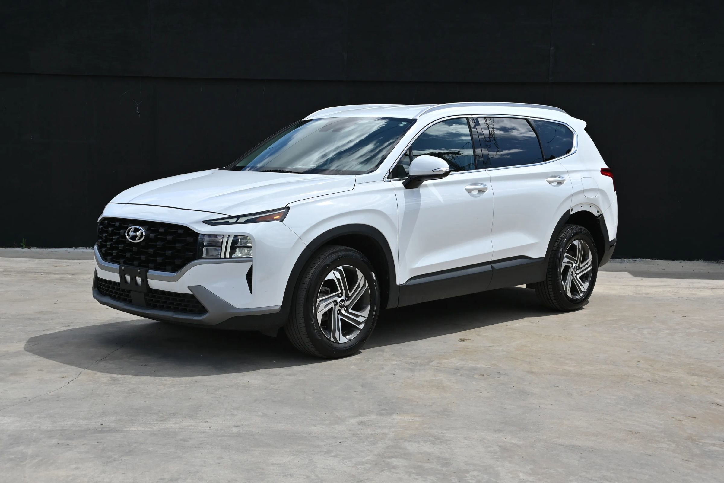 Used 2023 Hyundai Santa Fe SEL image 3