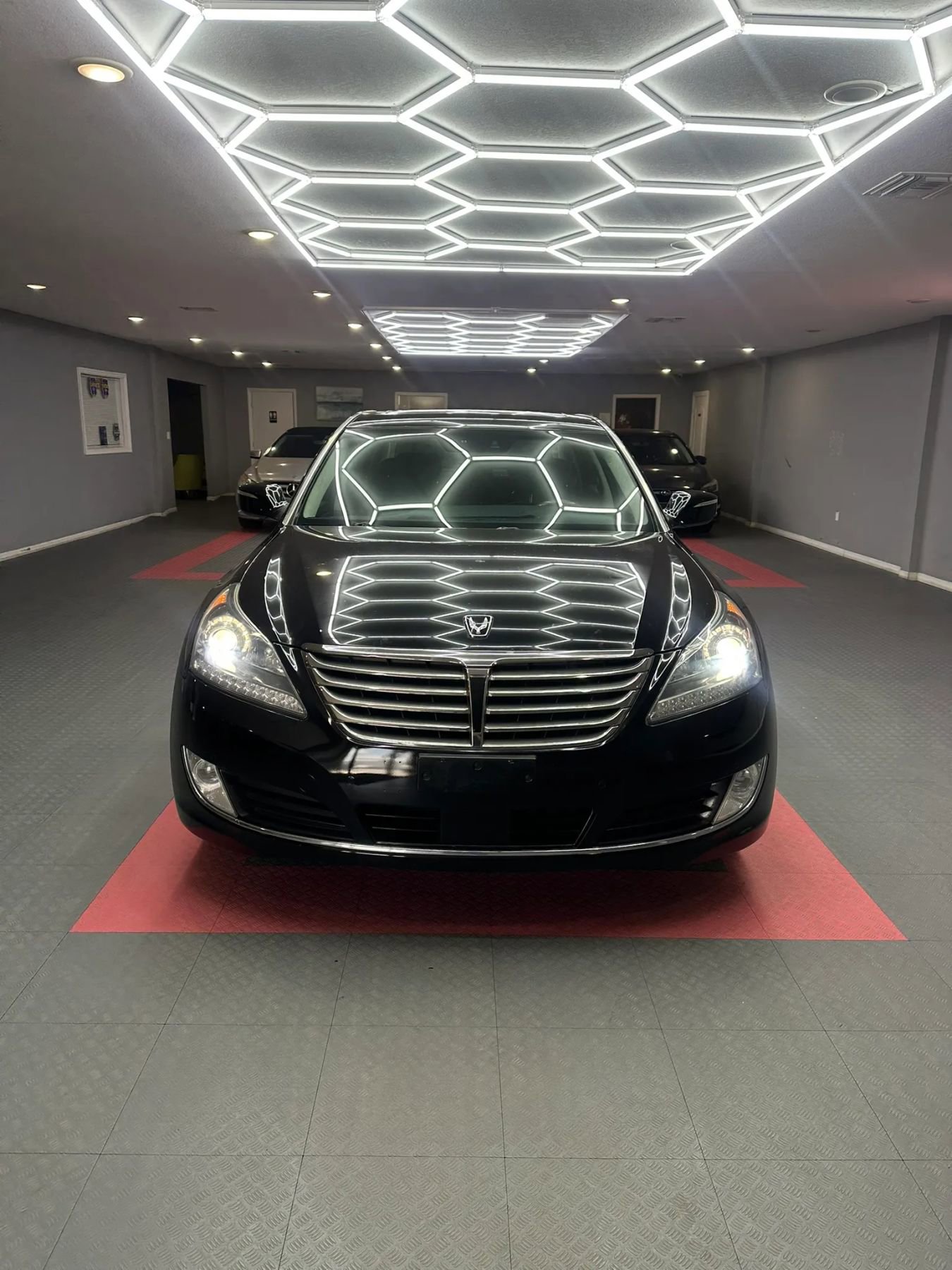 Used 2015 Hyundai Equus Signature RWD image 8