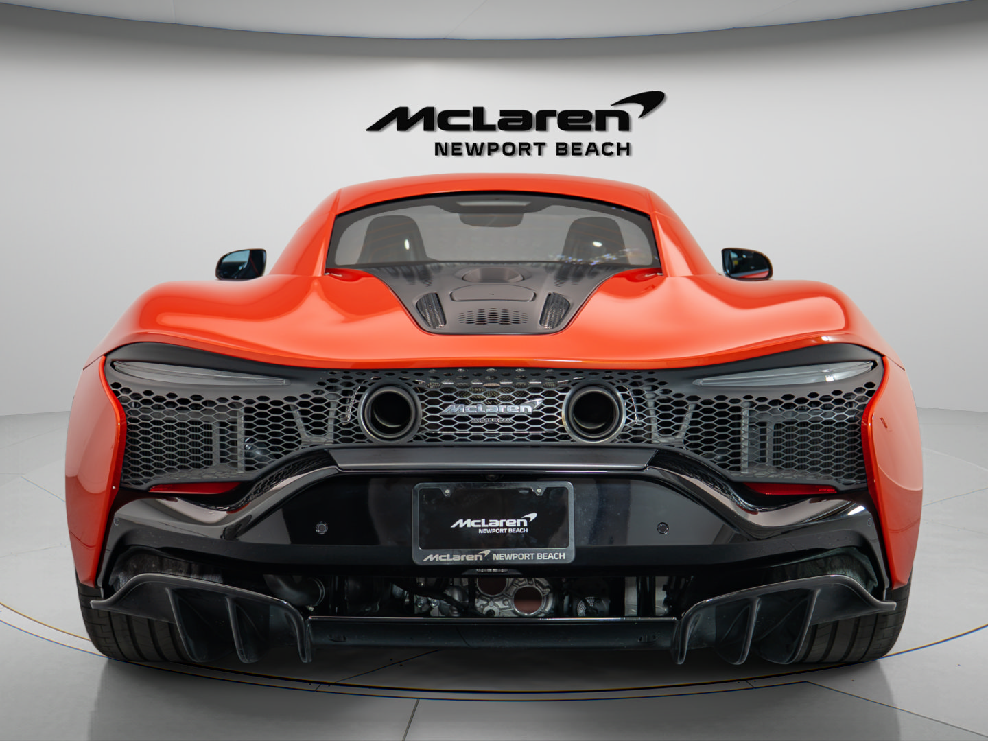 Used 2023 McLaren Artura RWD image 5