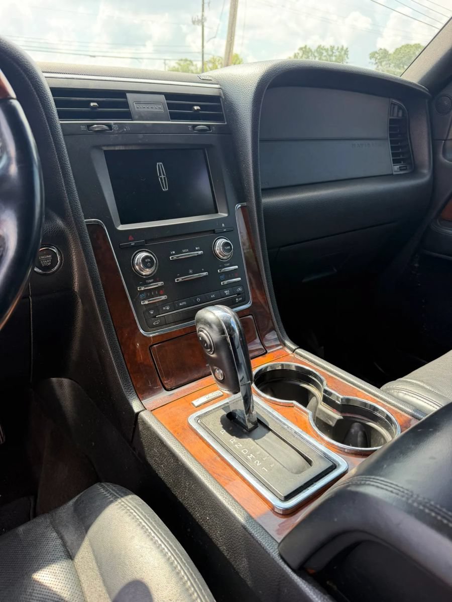 Used 2015 Lincoln Navigator L 2WD image 20