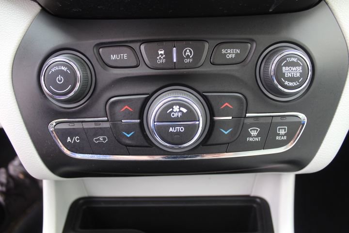 Used 2019 Jeep Cherokee Limited w/ Technology Group image 25