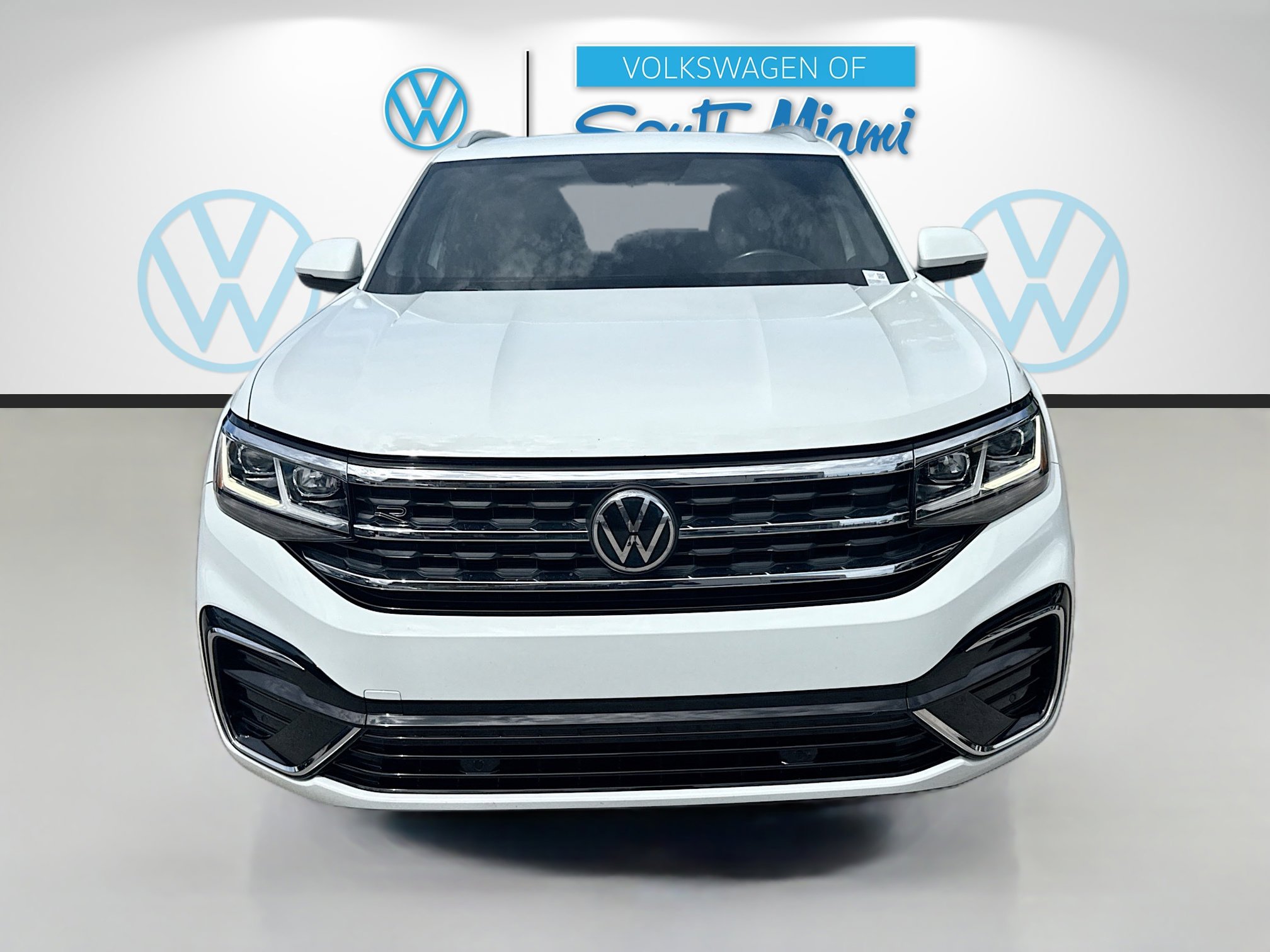 Used 2021 Volkswagen Atlas Cross Sport SE w/ Panoramic Sunroof Package FWD image 2