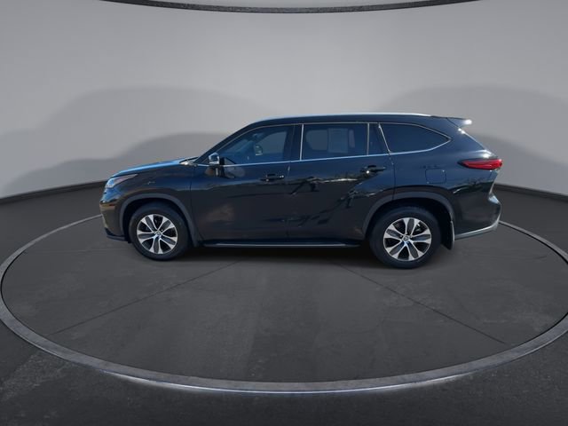 Used 2022 Toyota Highlander XLE image 9