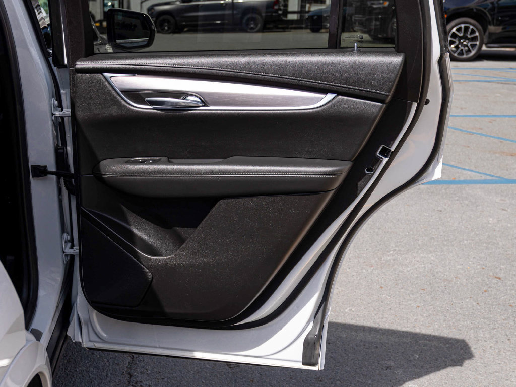 Used 2024 Cadillac XT6 Luxury w/ LPO, Floor Liner Package AWD/4WD image 15