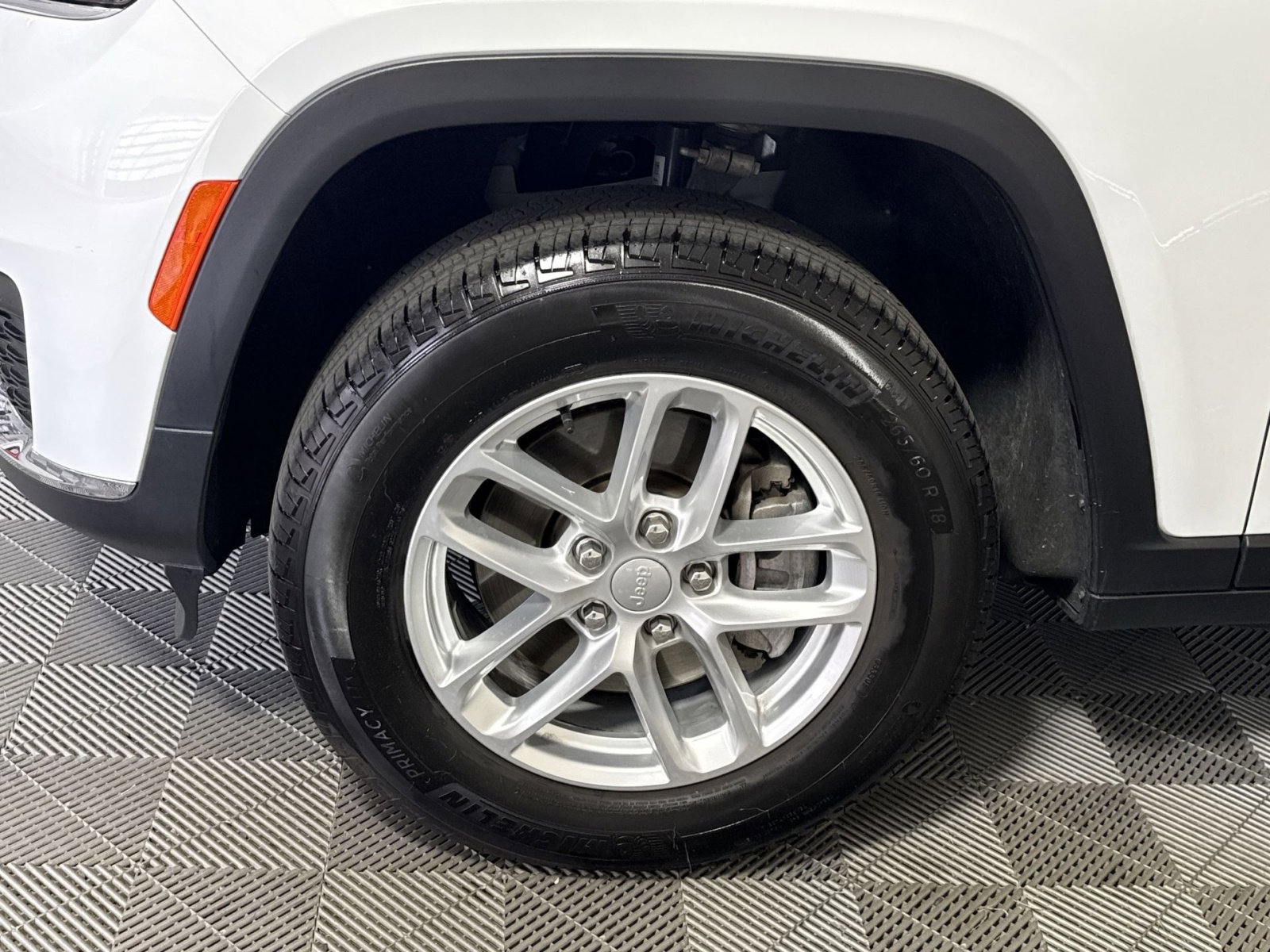 Used 2025 Jeep Grand Cherokee L Laredo w/ Luxury Tech Group I AWD/4WD image 12