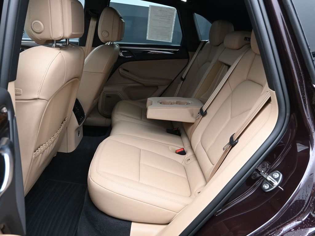 Certified 2025 Porsche Macan image 17
