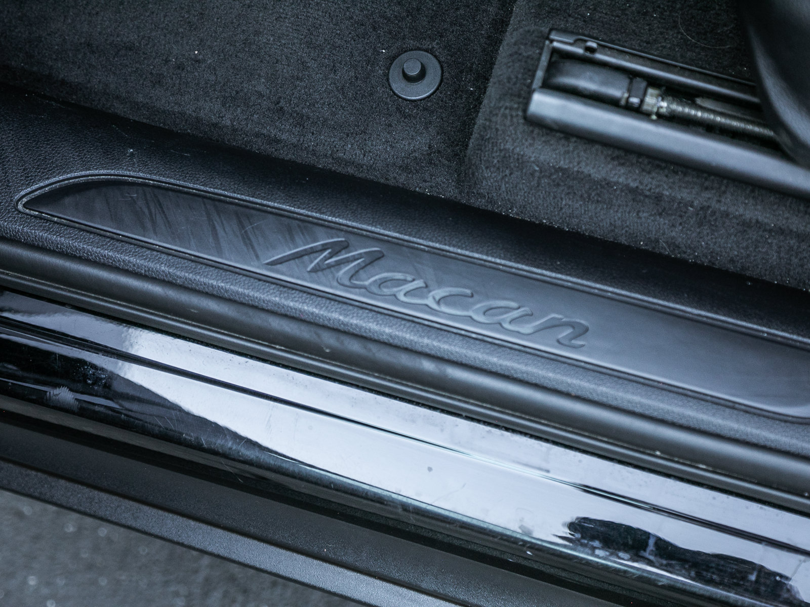 Certified 2023 Porsche Macan AWD/4WD image 18