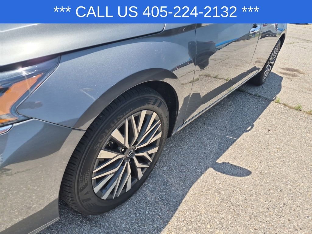 Used 2025 Nissan Altima 2.5 SV FWD image 3